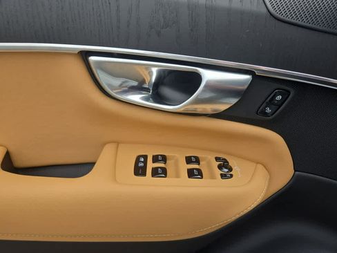 Used 2025 Volvo XC90 T8 Ultra w/ Protection Package Premier image 23