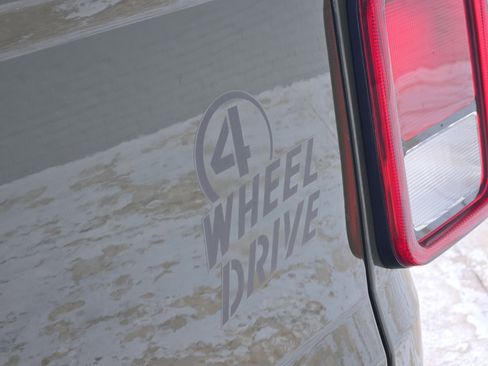 Used 2022 Jeep Gladiator Willys image 14