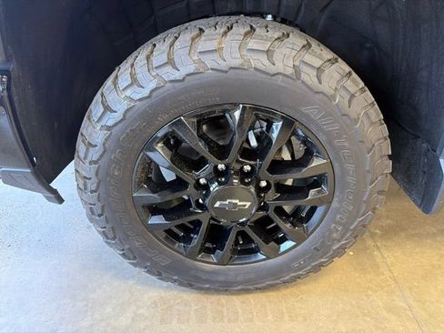 Used 2025 Chevrolet Silverado 3500 LTZ w/ LTZ Plus Package AWD/4WD image 8