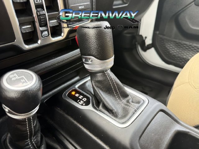 Used 2022 Jeep Wrangler Unlimited Sahara w/ Cold Weather Group AWD/4WD image 24