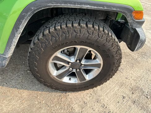 Used 2018 Jeep Wrangler Unlimited Sahara AWD/4WD image 5
