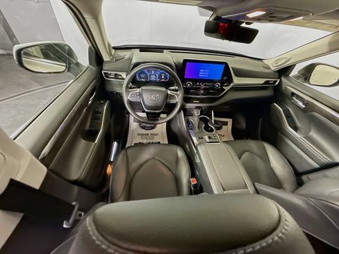 Certified 2024 Toyota Highlander Platinum AWD/4WD image 24