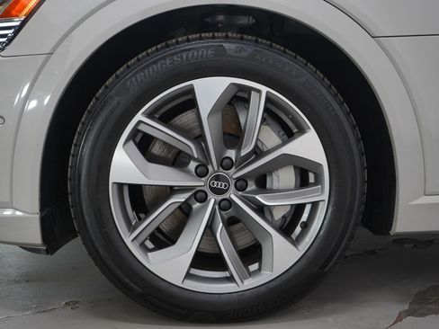 Used 2021 Audi e-tron Premium Plus w/ Premium Plus Package image 29