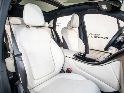 Used 2024 Mercedes-Benz GLC 300 4MATIC image 19