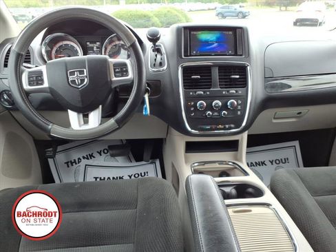 Used 2016 Dodge Grand Caravan SXT w/ Rear Park Assist Package FWD image 9