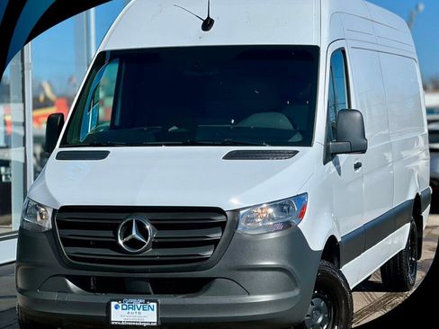 Used 2025 Mercedes-Benz Sprinter 3500 image 1