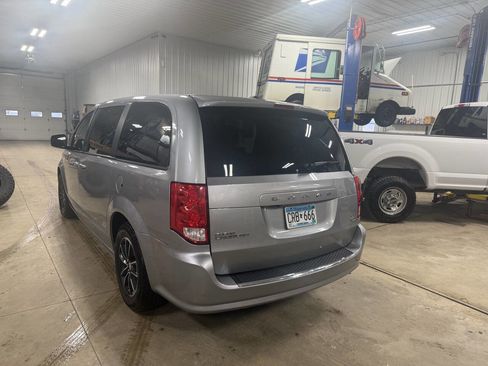 Used 2018 Dodge Grand Caravan GT image 4