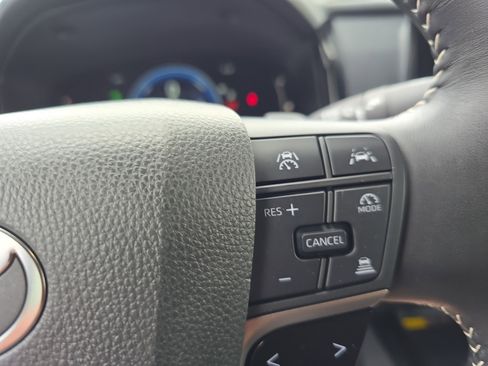 Used 2025 Toyota Camry SE image 22