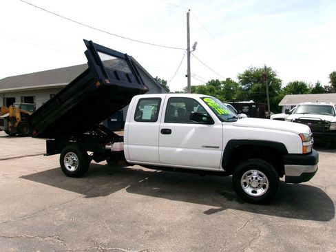 Used 2007 Chevrolet Silverado 2500 W/T w/ Skid Plate Package AWD/4WD image 6