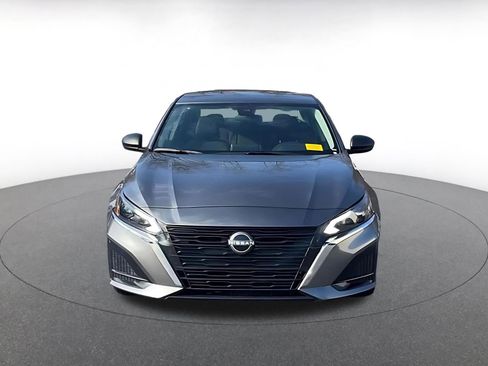 Used 2025 Nissan Altima 2.5 SV image 3