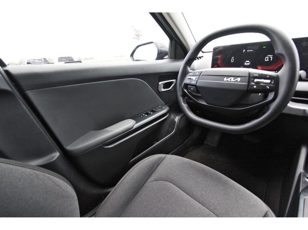 Used 2025 Kia K4 FWD image 9