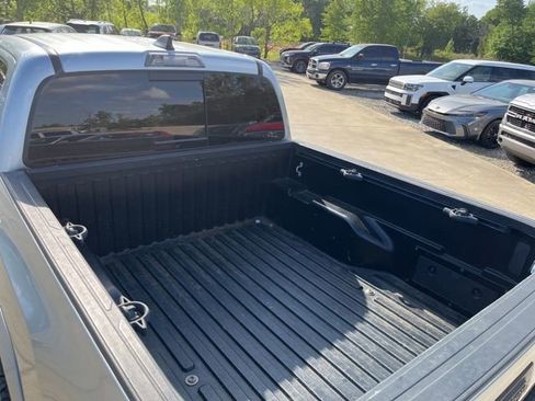Used 2022 Toyota Tacoma SR5 w/ Technology Package AWD/4WD image 10