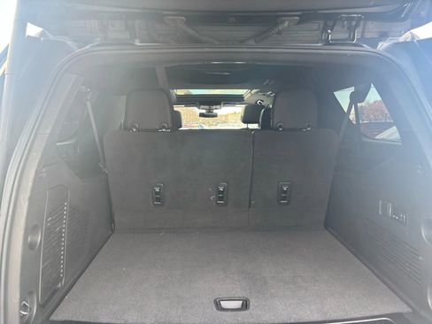 Used 2022 Chevrolet Suburban LT w/ Luxury Package image 21