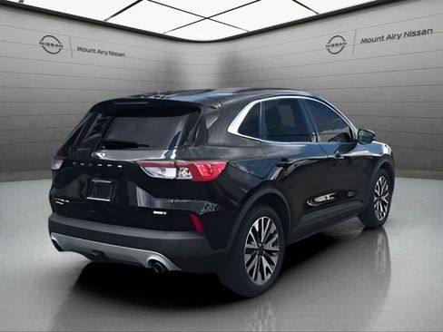 Used 2020 Ford Escape Titanium AWD/4WD image 4