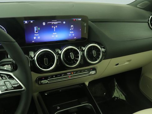 New 2026 Mercedes-Benz GLA 250 image 5