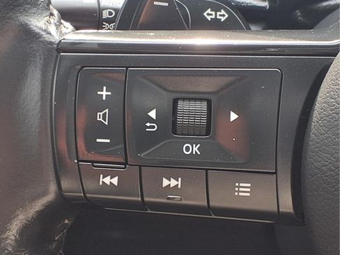 Used 2025 Nissan Pathfinder SV AWD/4WD image 17