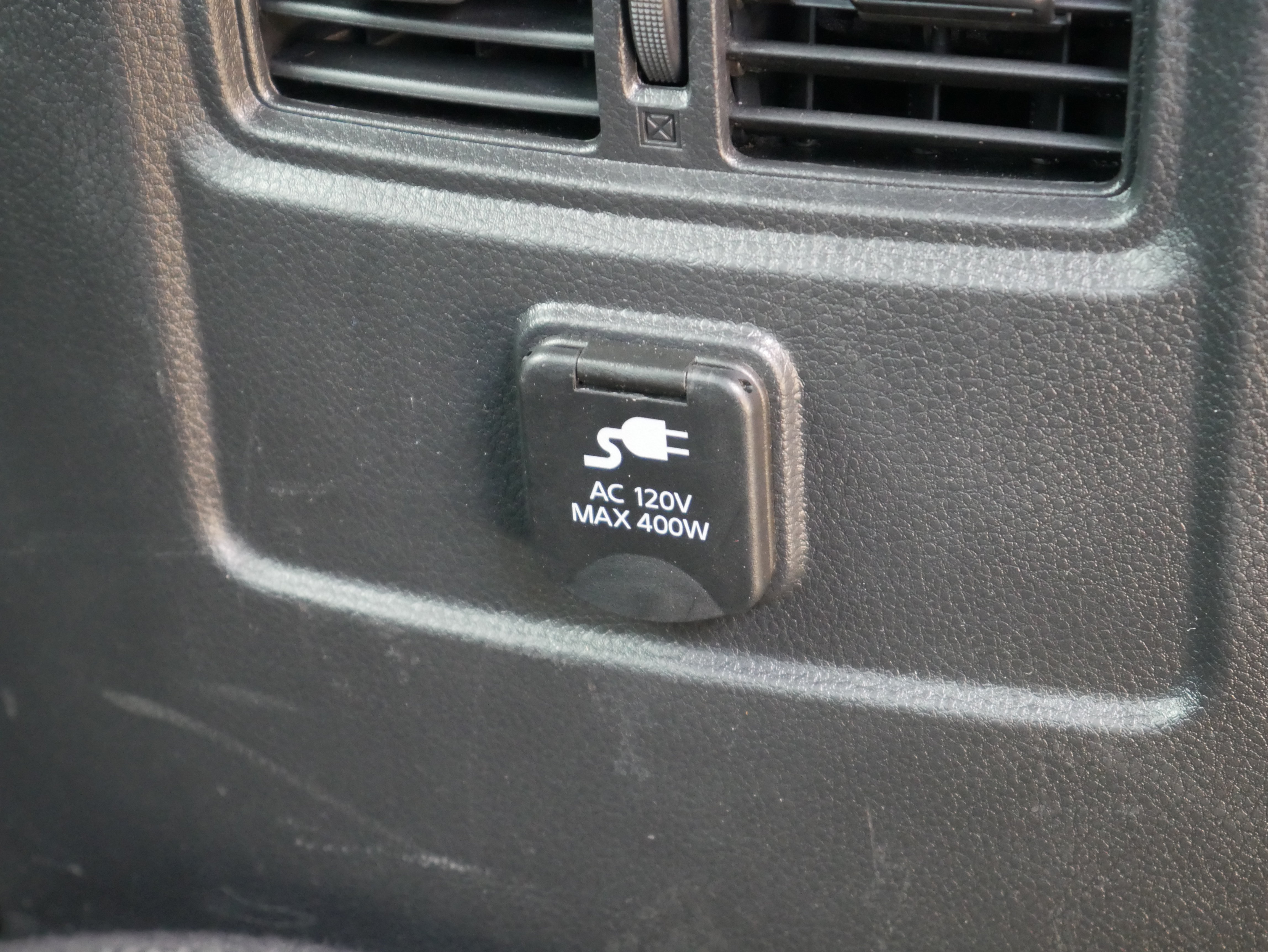 Used 2018 Nissan Titan SV w/ SV Convenience Package AWD/4WD image 28