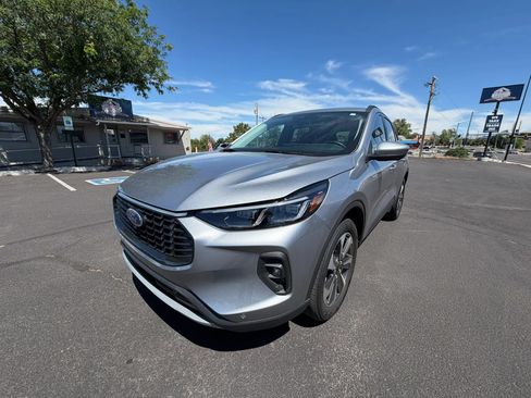 Used 2024 Ford Escape Platinum AWD/4WD image 2