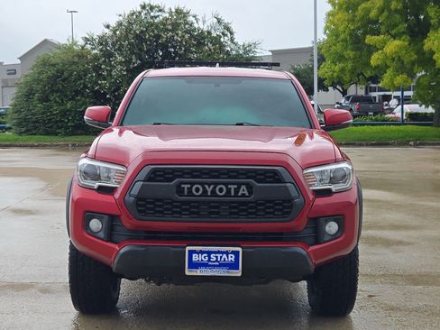Used 2017 Toyota Tacoma SR5 AWD/4WD image 9