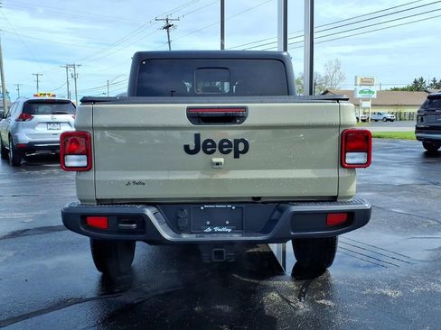 Used 2022 Jeep Gladiator Sport AWD/4WD image 11
