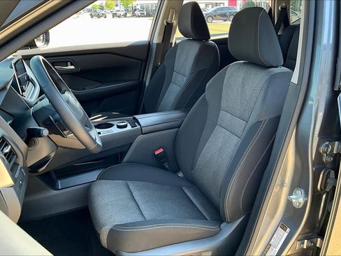 Used 2025 Nissan Rogue SV AWD/4WD image 7