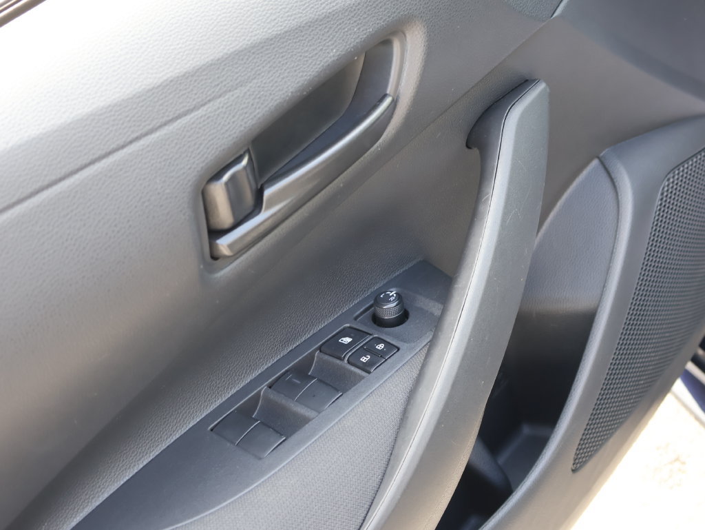 Used 2025 Toyota Corolla LE FWD image 20