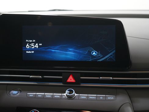 Used 2025 Hyundai Elantra SEL FWD image 15