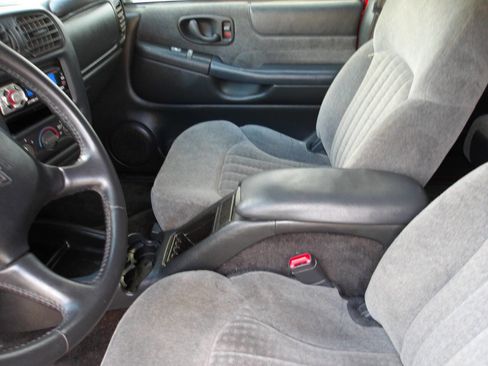 Used 2002 Chevrolet Blazer LS w/ Preferred Equipment Group image 17