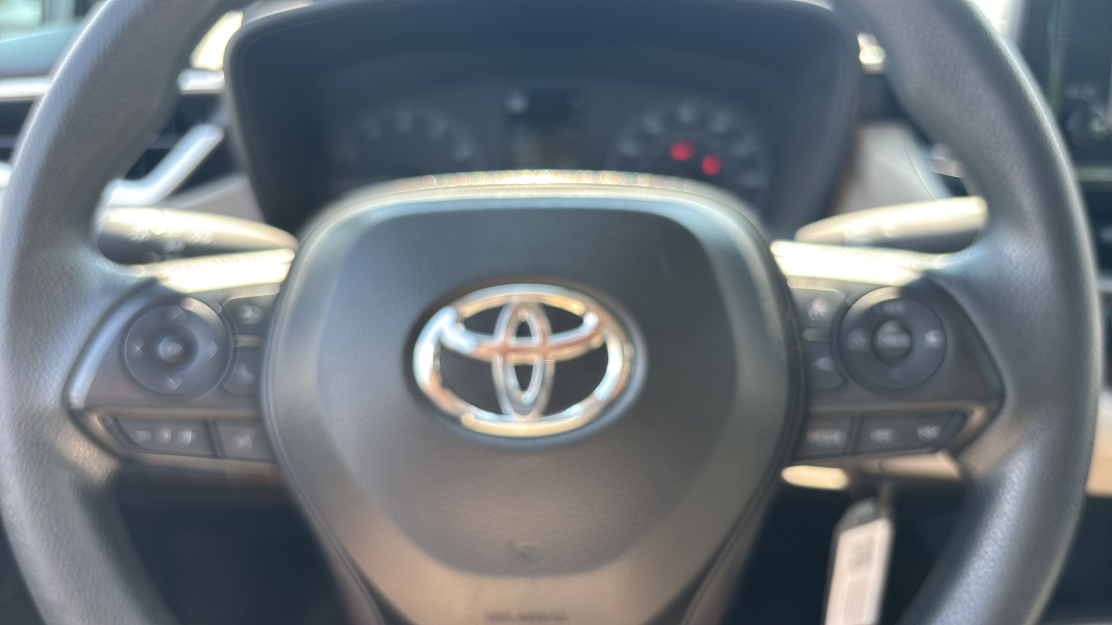 Used 2025 Toyota Corolla LE FWD image 27
