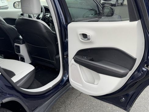 Used 2018 Jeep Compass Latitude w/ Popular Equipment Group image 15