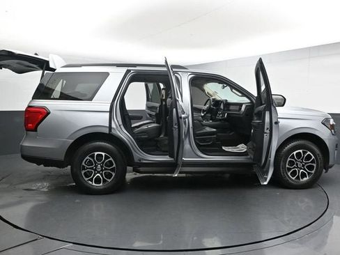 Used 2024 Ford Expedition XLT image 38