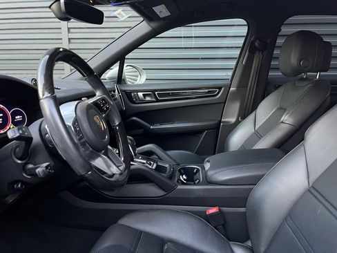 Used 2023 Porsche Cayenne image 6