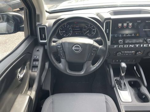Used 2025 Nissan Frontier SV w/ SV Convenience Package RWD image 14