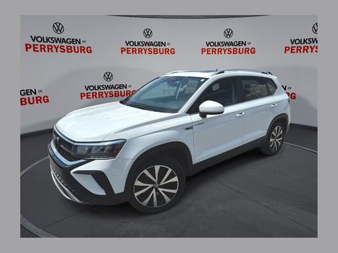 Certified 2023 Volkswagen Taos SE w/ Panoramic Sunroof Package AWD/4WD image 1
