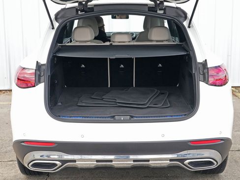 Used 2025 Mercedes-Benz GLC 300 4MATIC image 10