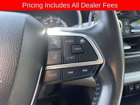 Used 2021 Toyota Highlander XLE AWD/4WD image 29