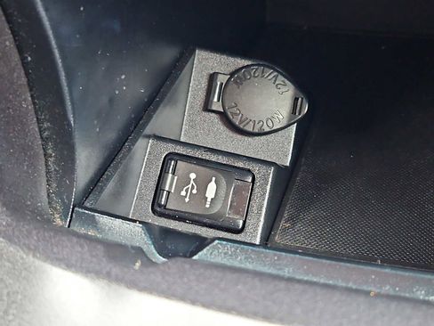 Used 2017 Toyota Camry SE image 17