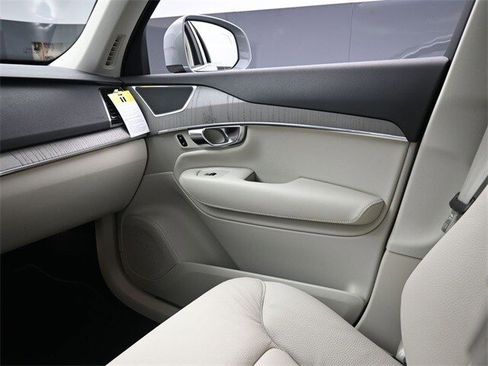 New 2025 Volvo XC90 B5 Plus w/ Protection Package Premier image 23