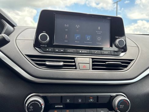 Used 2022 Nissan Altima 2.5 S FWD image 17