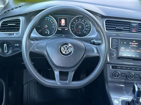 Used 2016 Volkswagen e-Golf SE w/ DC Fast Charging Package image 16