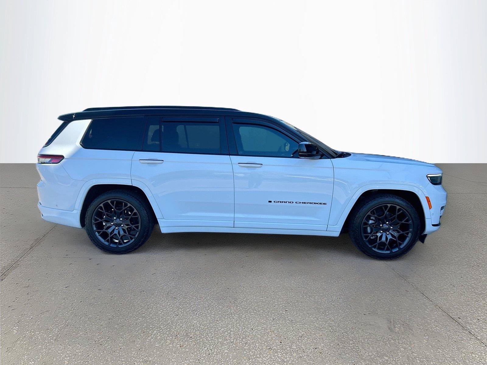 Used 2024 Jeep Grand Cherokee L Summit w/ High Altitude Package AWD/4WD image 3