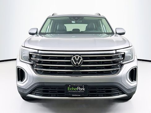 Used 2025 Volkswagen Atlas SE image 2