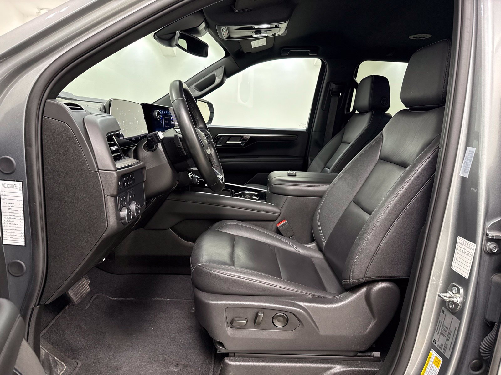 Used 2025 Chevrolet Suburban Z71 AWD/4WD image 16
