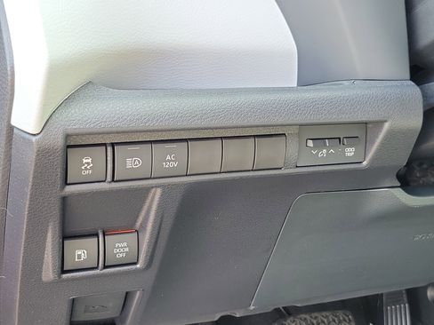 New 2026 Toyota Sienna XLE image 22