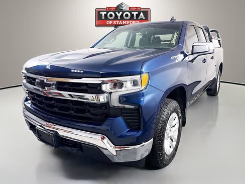Used 2022 Chevrolet Silverado 1500 LT AWD/4WD image 3