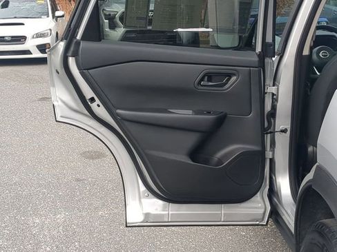 Used 2024 Nissan Rogue S image 34