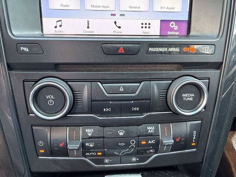 Used 2017 Ford Explorer XLT w/ Equipment Group 202A FWD image 25