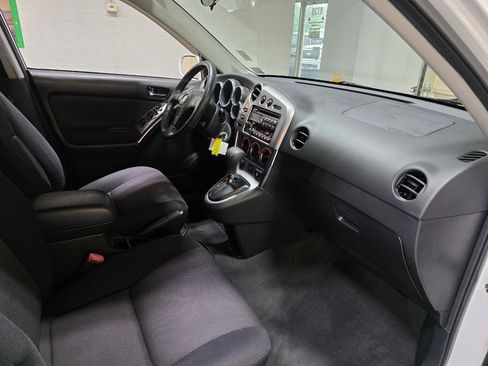 Used 2004 Toyota Matrix AWD image 25