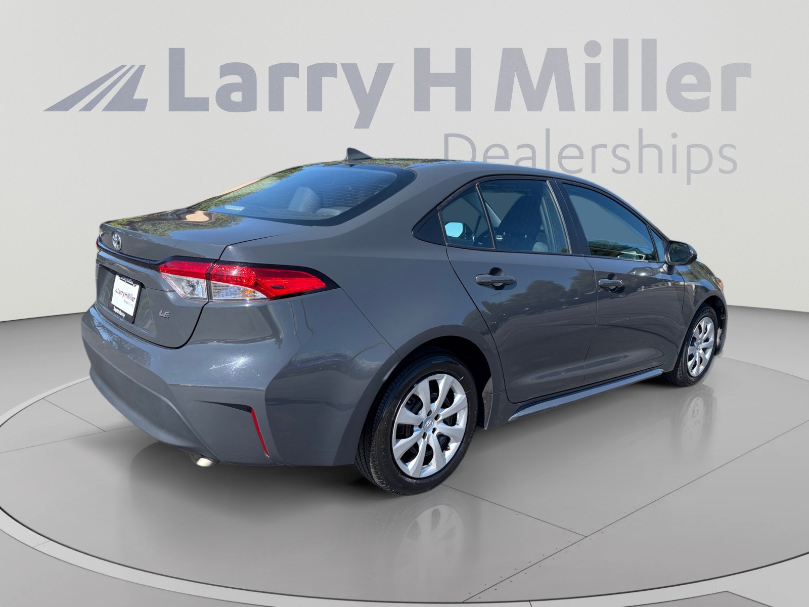 Certified 2025 Toyota Corolla LE FWD image 5