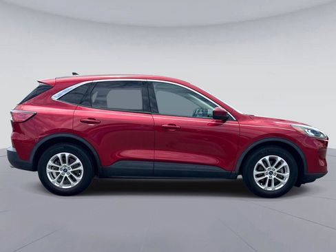 Used 2020 Ford Escape SE FWD image 2